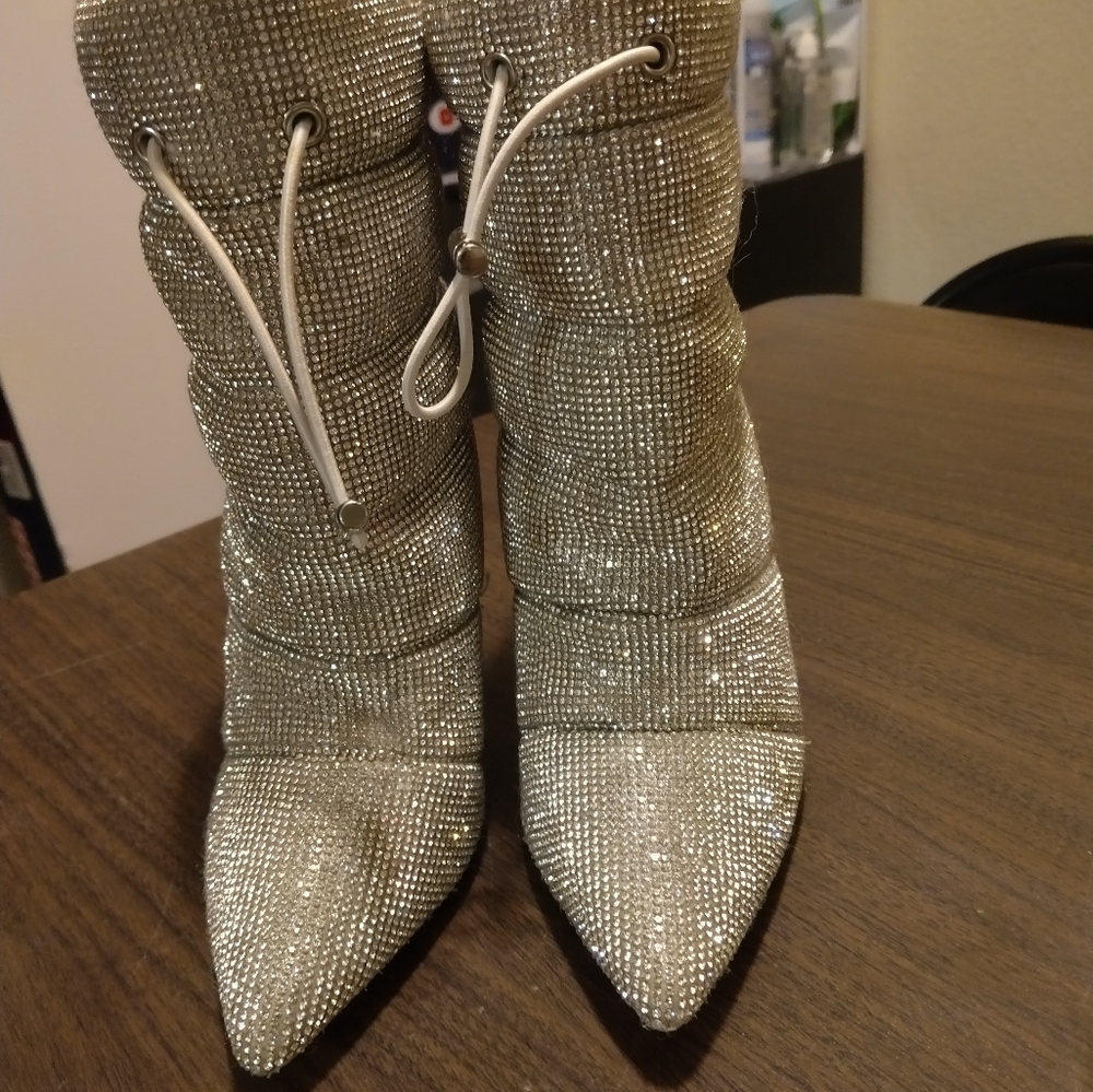 Shoes - Picture 4 of 10